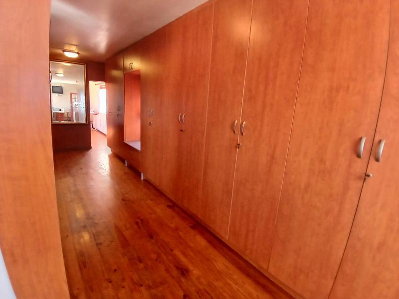 5 Bedroom Property for Sale in Stilbaai Wes Western Cape
